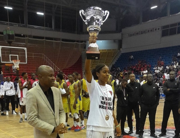 Clube Desportivo 1º de Agosto - Basquetebol: D´Agosto vence confronto entre  militares antes do jogo com o Petro