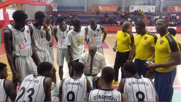 Clube Desportivo 1º de Agosto - BASQUETEBOL: 1º de Agosto vence Petro a 8  jogos para o final do BAI Basquete